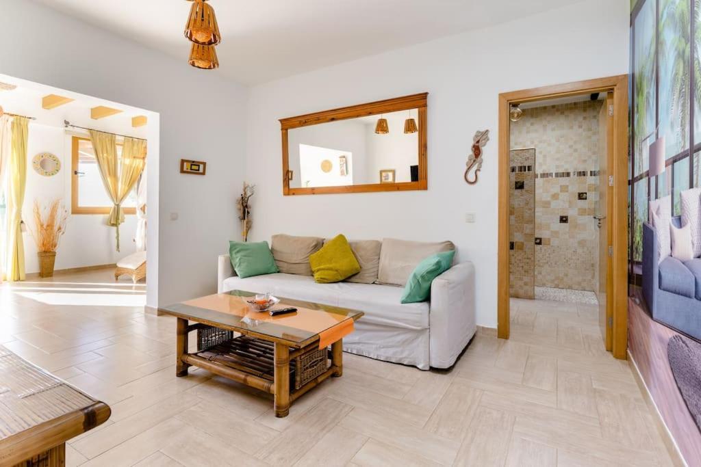 Villa La Isla By Rentaholidayslanzarote Playa Blanca  Buitenkant foto